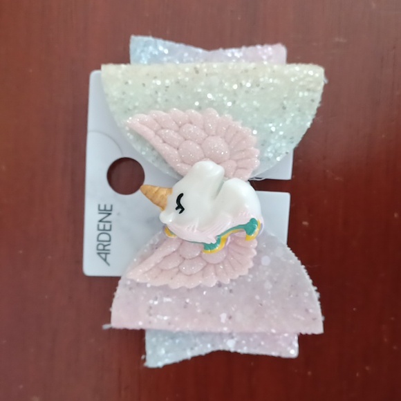 3/ $20 Bundle of hair accessories for girls from Ardene and Claire's. - Picture 6 of 11